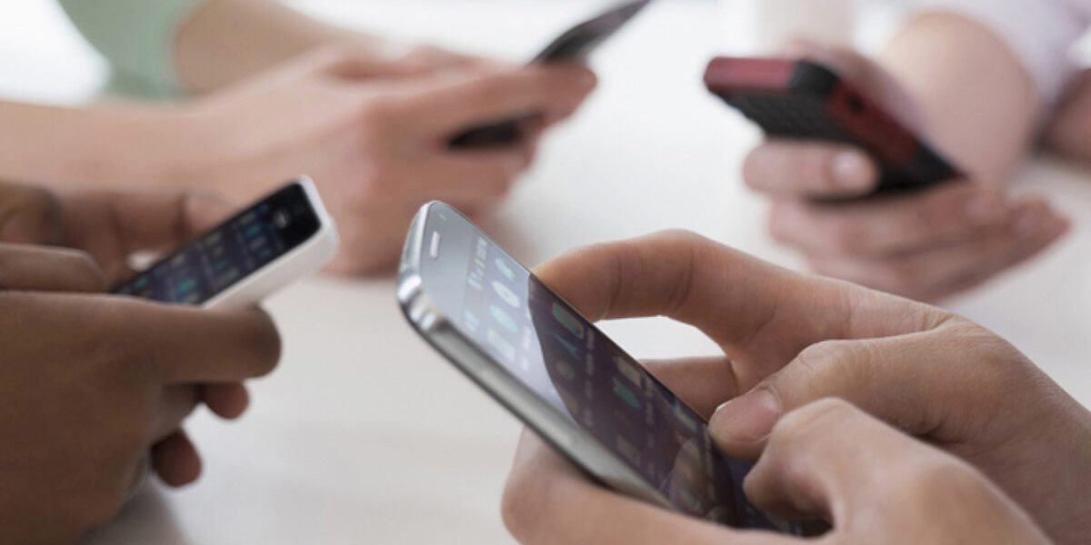 These-are-dangerous-smartphones-which-emit-harmful-radiation-1200×900