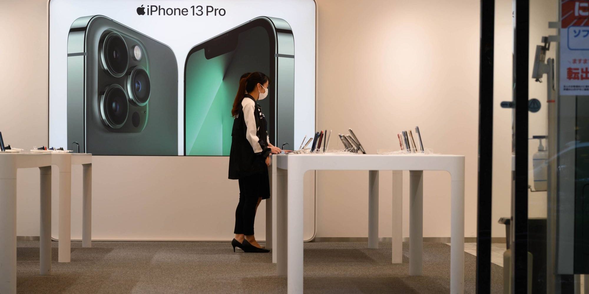 SoftBank Stores Ahead of SoftBank Group’s Full-year Earnings