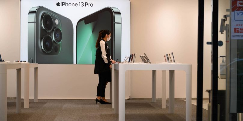 SoftBank Stores Ahead of SoftBank Group’s Full-year Earnings