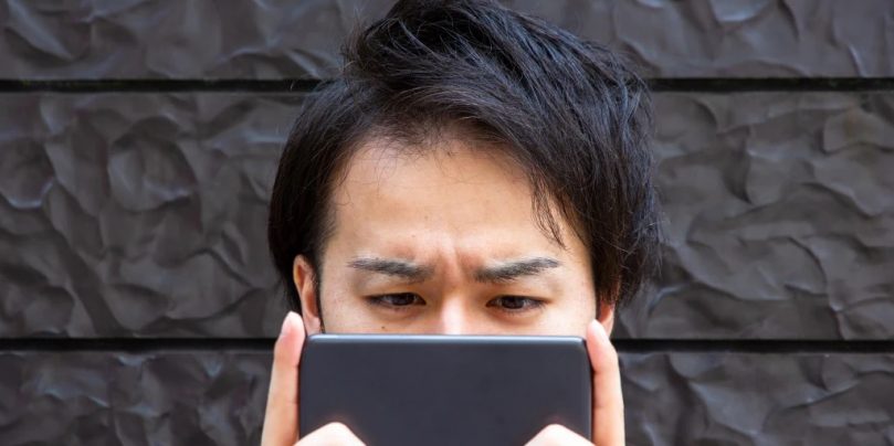 190718-better-man-mobile-phone-se-1235p